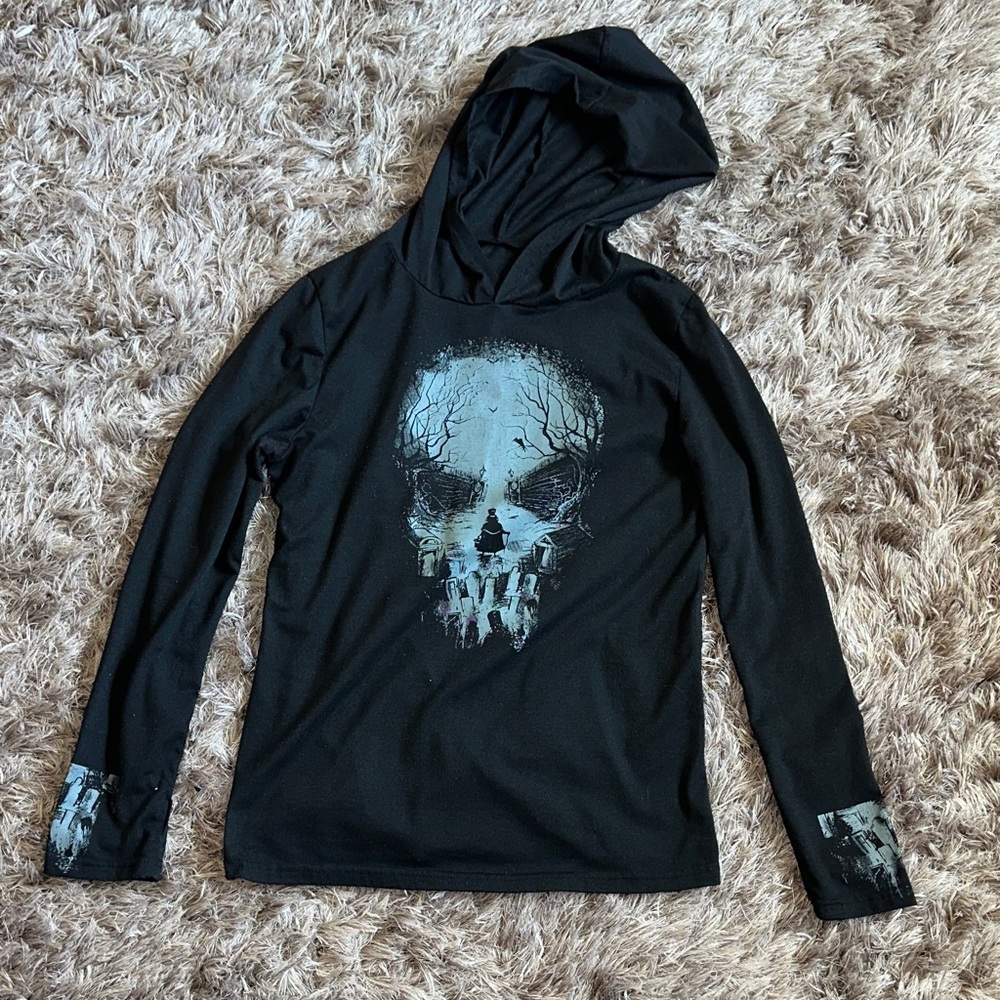 Women’s Medium Black And Gray Cemetery Skull Hoodie